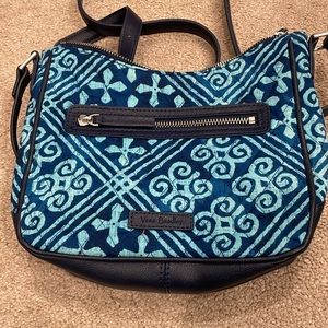 Vera Bradley cross body small purse in blue and navy